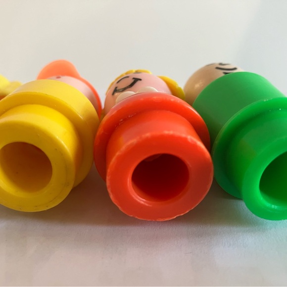 Vintage Fisher-Price mini bus with Family. - Picture 5 of 16